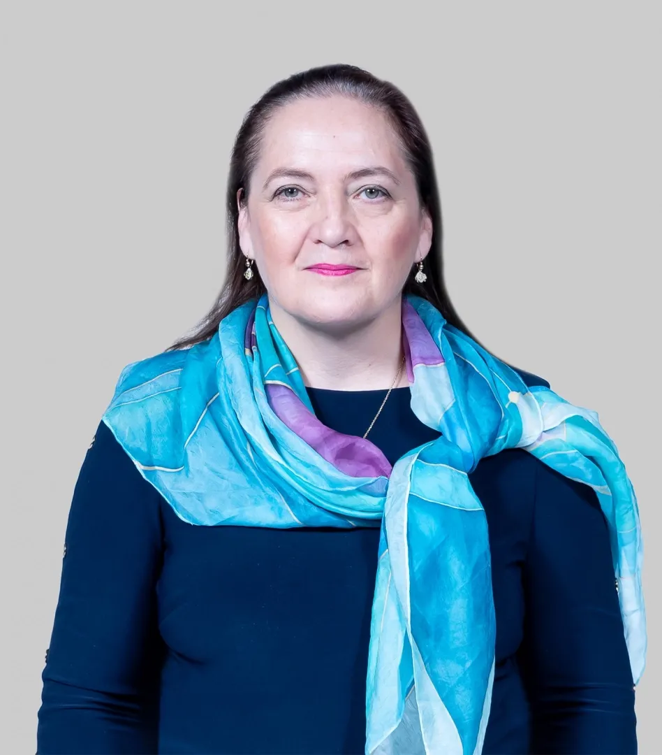  Holénia Emese